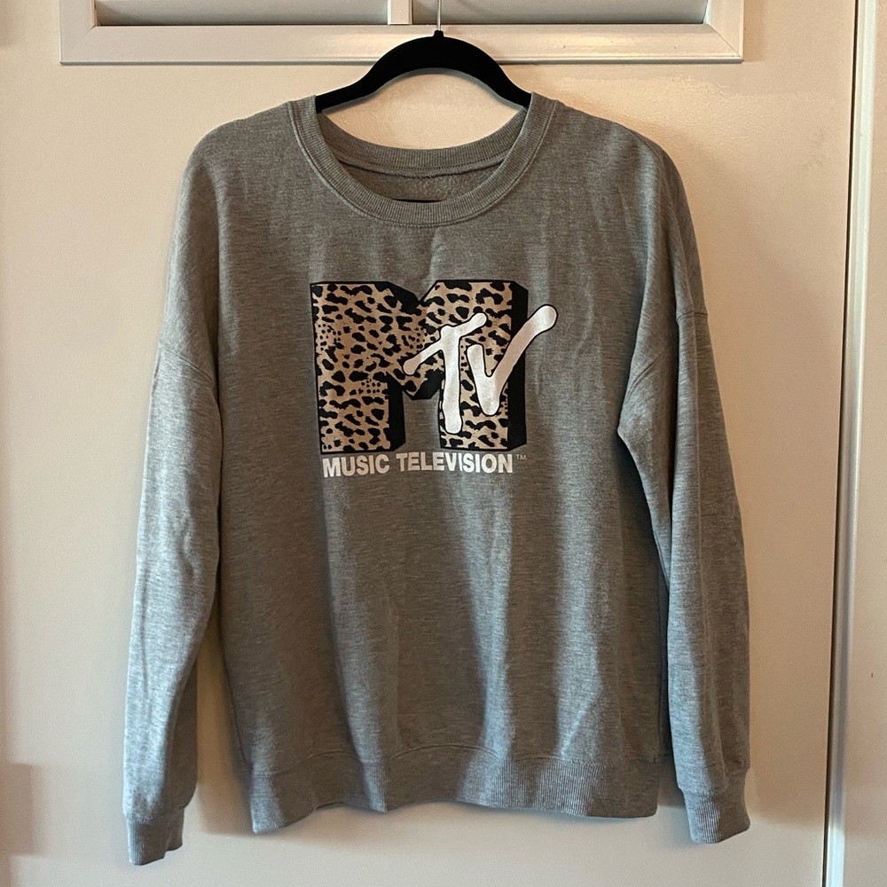 Lightweight MTV crew neck sweater with leopard print logo